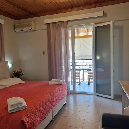Christina Apartmanhotel 2*