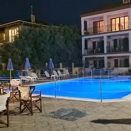 Christina Apartmanhotel 2*