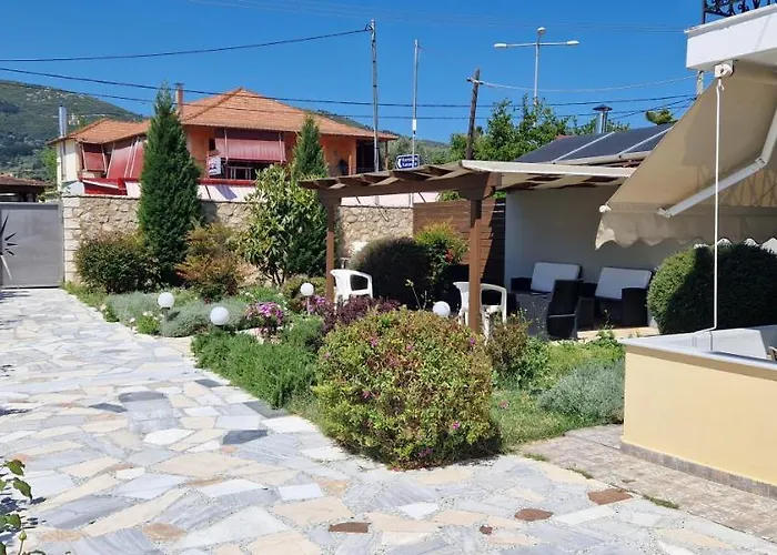 Ξενοδοχείο με διαμερίσματα Christina 4*